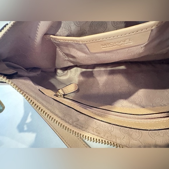 Michael Kors Jet Set Signature Vanilla PVC Shoulder Bag - Picture 10 of 12